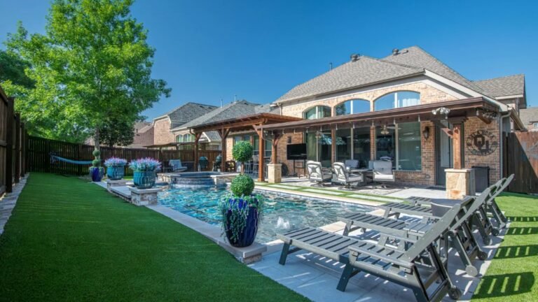 Top Outdoor Living Features to Transform Your Backyard Retreat