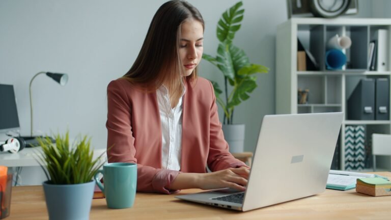 How Smart Offices Support Hybrid Work and Intelligent Energy Use?